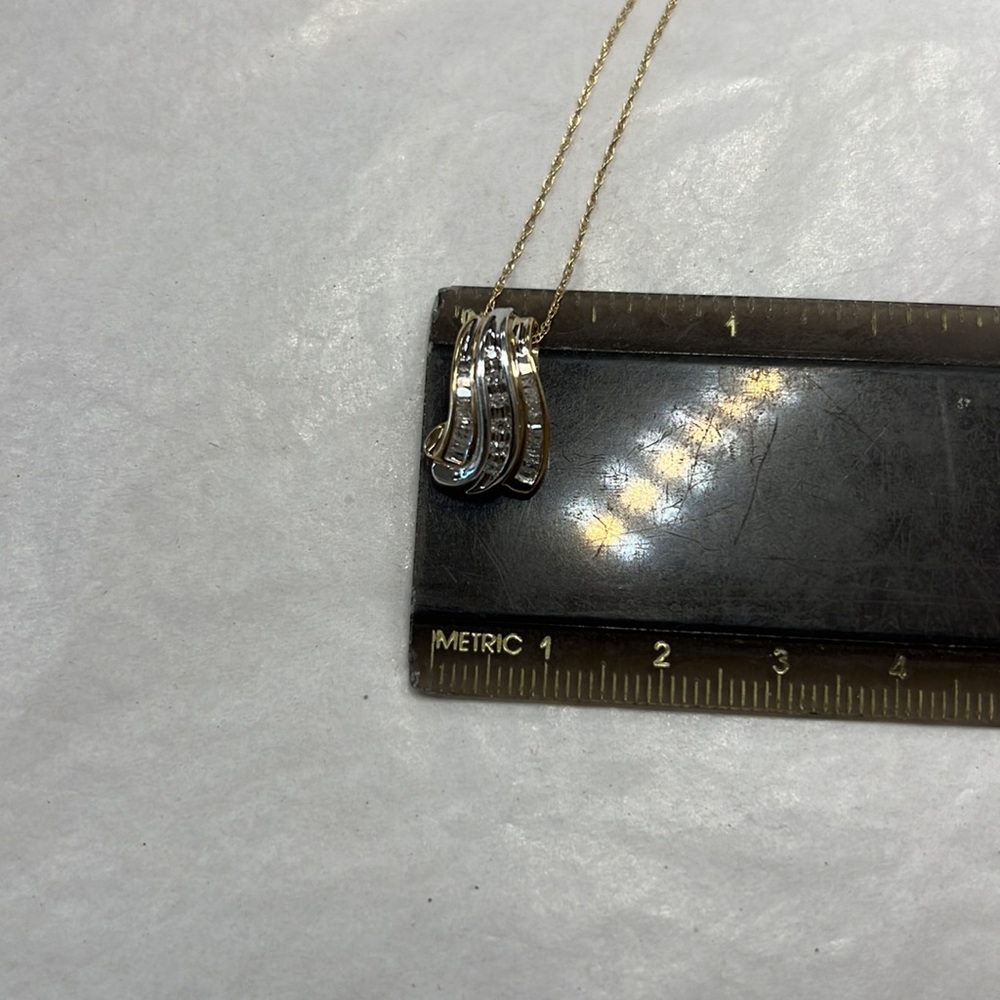 Round Diamonds 10K Gold Pendant - Picture 5 of 7
